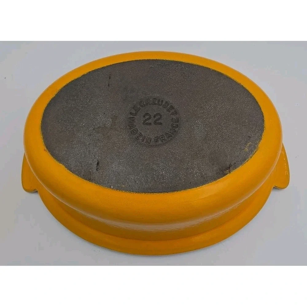 Le Creuset Yellow Enameled Cast Iron Dutch Oven Oval 10x8x4 Made in France 22